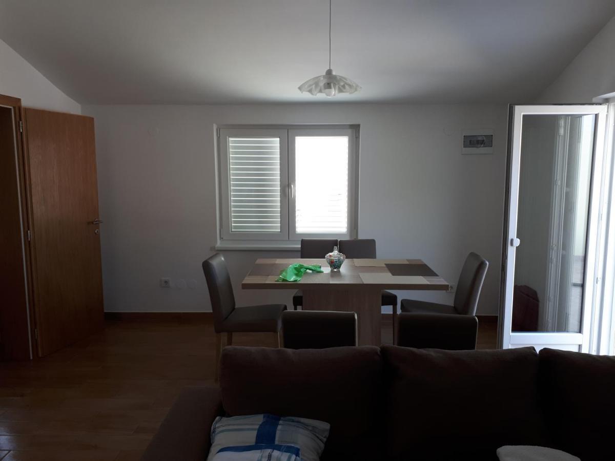 Apartmani Andrea Karlobag Exterior foto