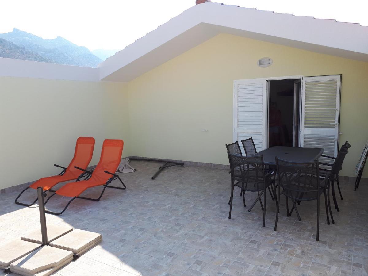 Apartmani Andrea Karlobag Exterior foto