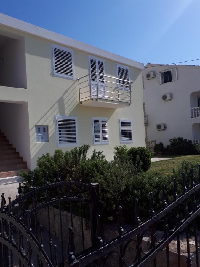 Apartmani Andrea Karlobag Exterior foto