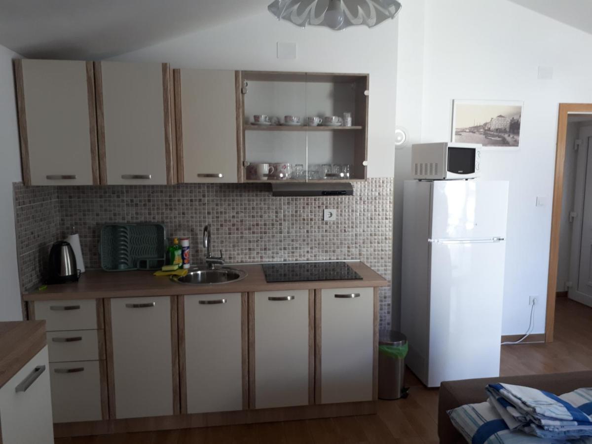 Apartmani Andrea Karlobag Exterior foto