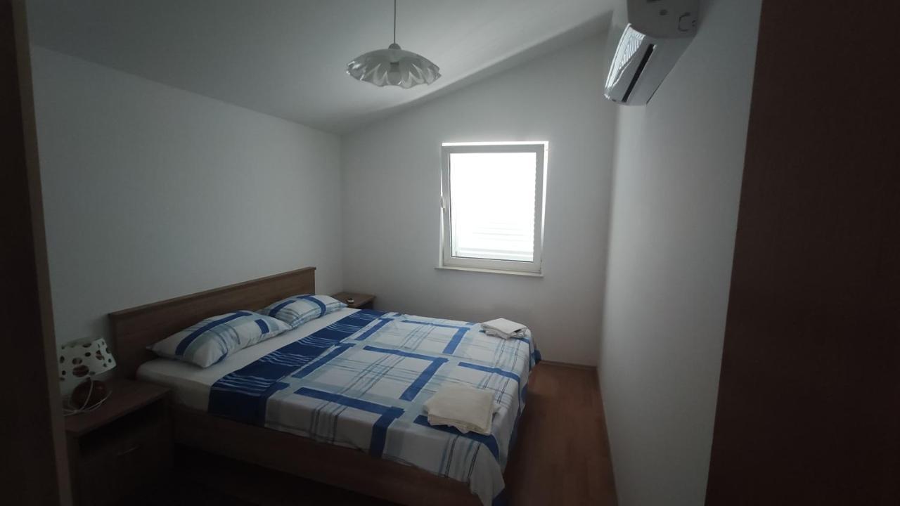 Apartmani Andrea Karlobag Exterior foto