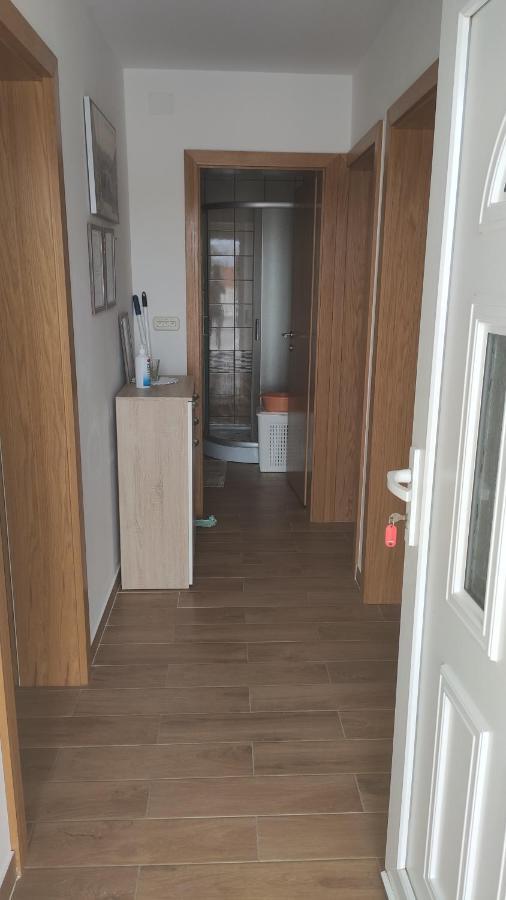 Apartmani Andrea Karlobag Exterior foto