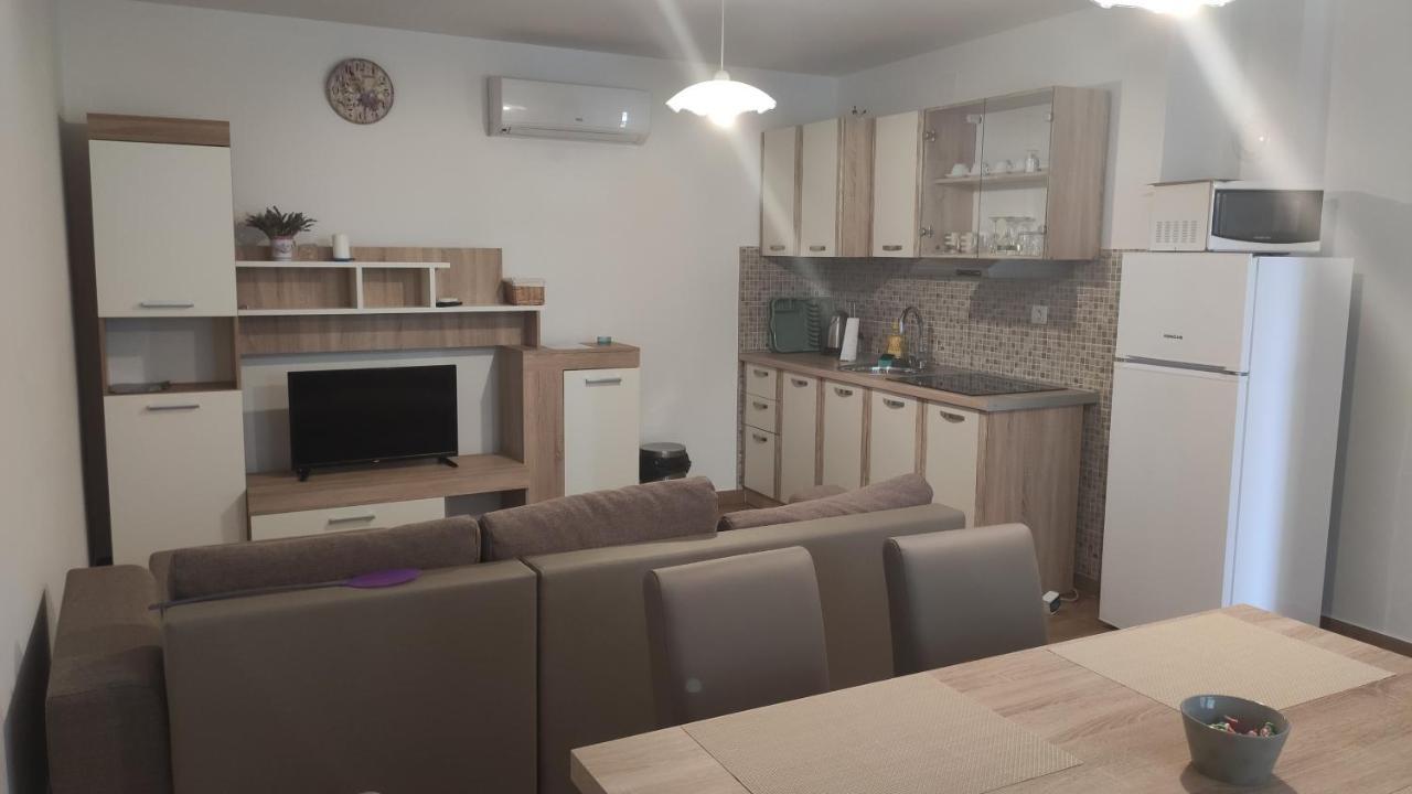 Apartmani Andrea Karlobag Exterior foto